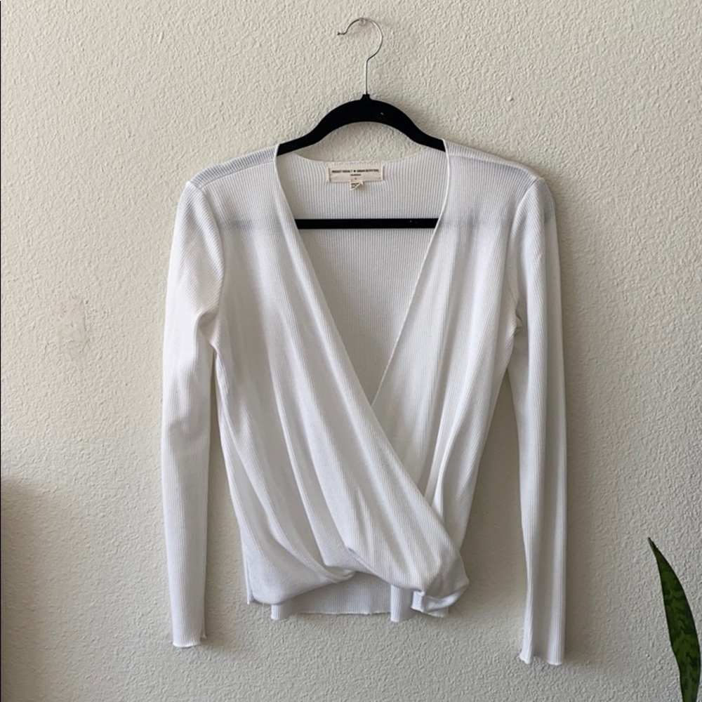 Urban Outfitters white long sleeve v-neck size S